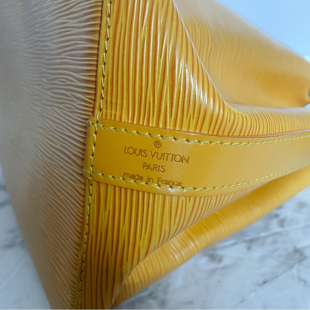 HOST PICK! Louis Vuitton Epi Noe Bucket Bag. Gorg Fall Color. Quiet Luxury! - Picture 7 of 16